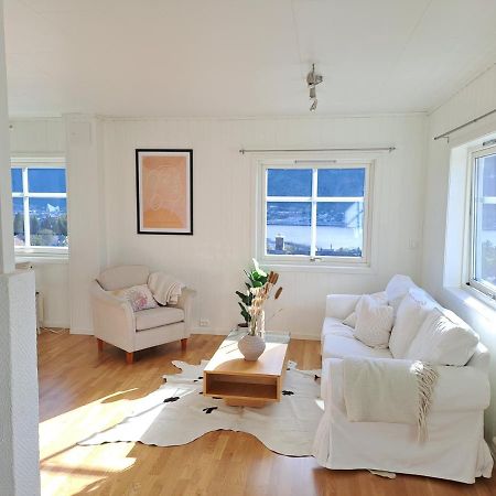 Warm And Cozy Apartment With Panoramic View Above The City Center Tromso Bagian luar foto