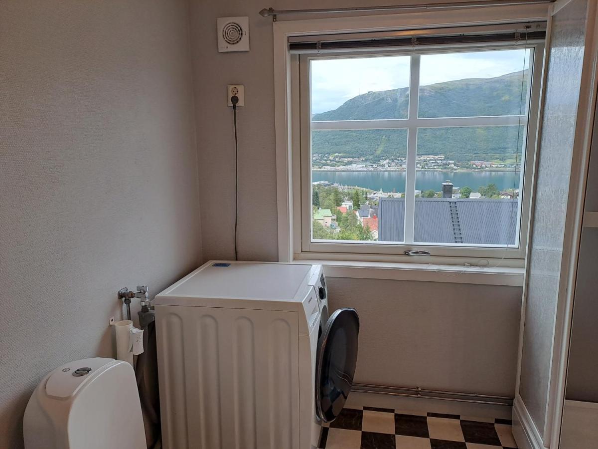 Warm And Cozy Apartment With Panoramic View Above The City Center Tromso Bagian luar foto