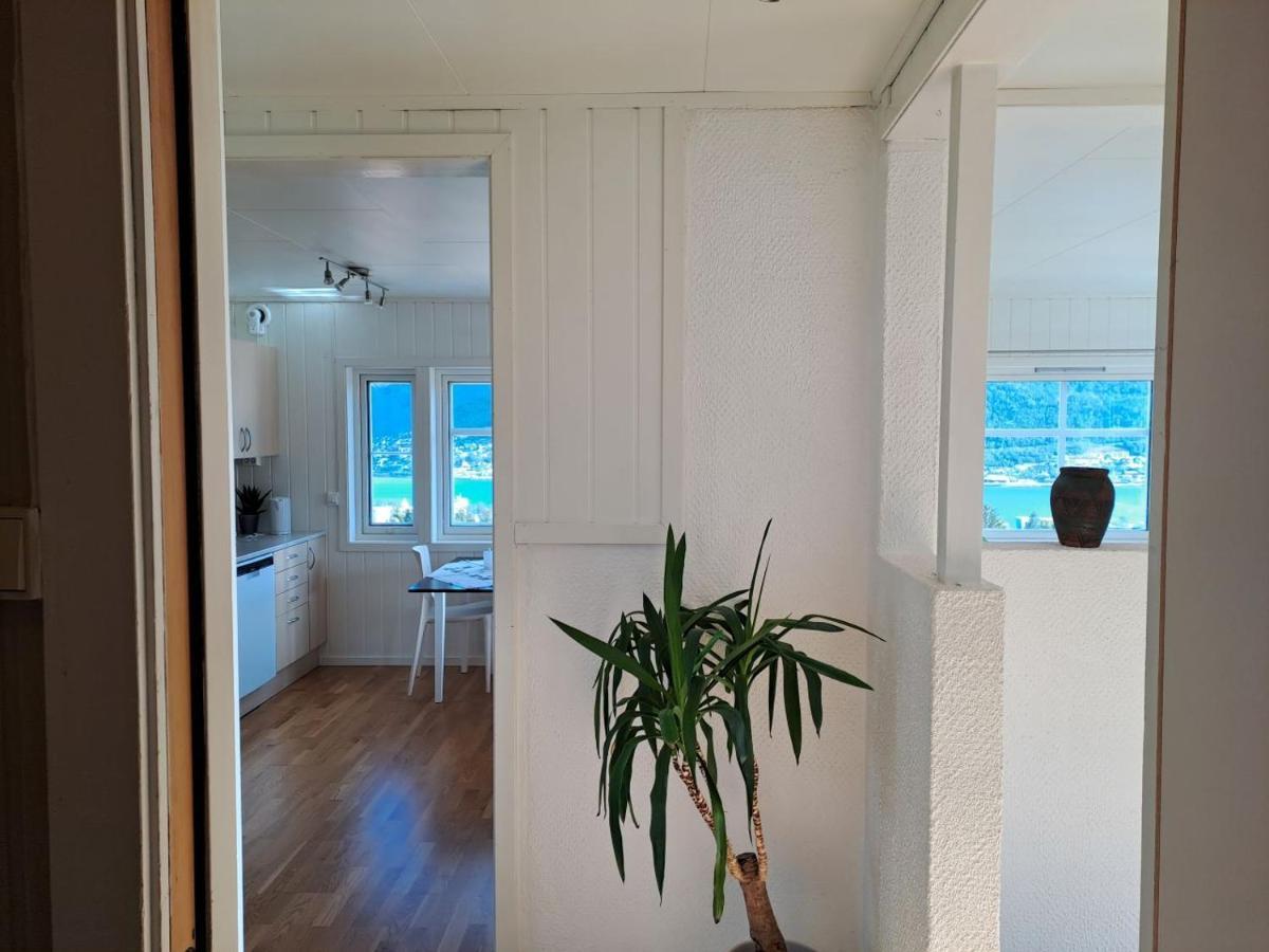 Warm And Cozy Apartment With Panoramic View Above The City Center Tromso Bagian luar foto